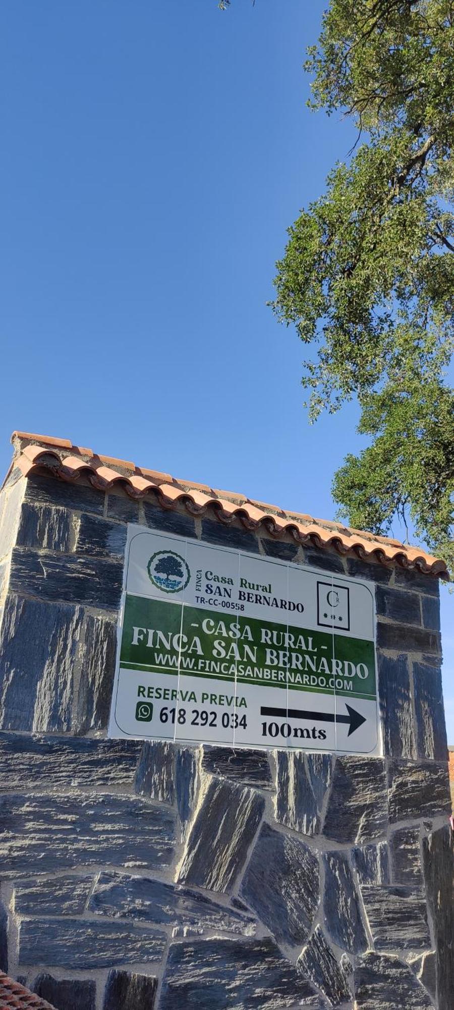 Casa Rural Finca San Bernardo 3 Estrellas Montehermoso エクステリア 写真